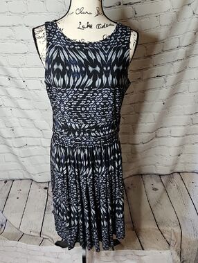 Taylor Patterned Sleeveless Dress Size 10